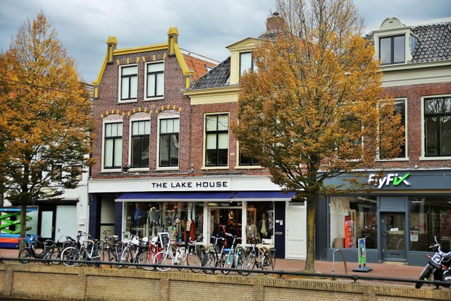 Achterhouden stroom Passend The Lake House Sneek - recensies, foto's, telefoonnummer en adres - Kleding  en schoenen in Fryslân - Nicelocal.co.nl
